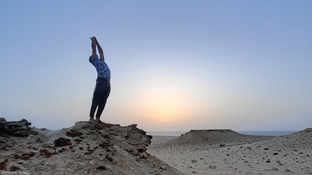 yoga dans le désert du Maroc