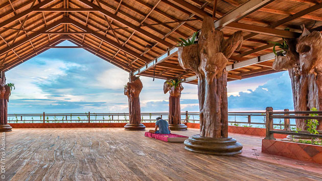 Des séances de yoga face à l'Océan à Bali en Indonésie