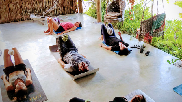Des séances de yoga entre deux sessions de kitesurf sur les spots de Parajuru