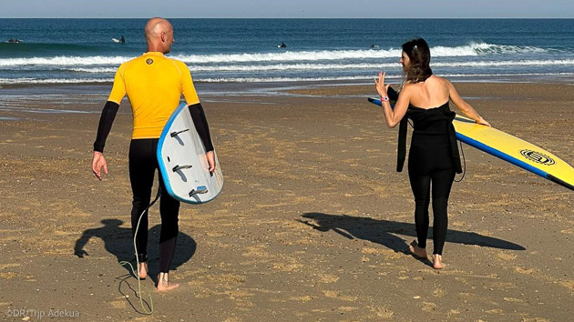 Surfez les vagues des Landes pendant votre séjour yoga à Soustons