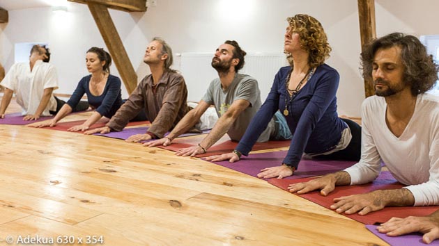 Asanas et méditation de pleine conscience pour votre séjour yoga