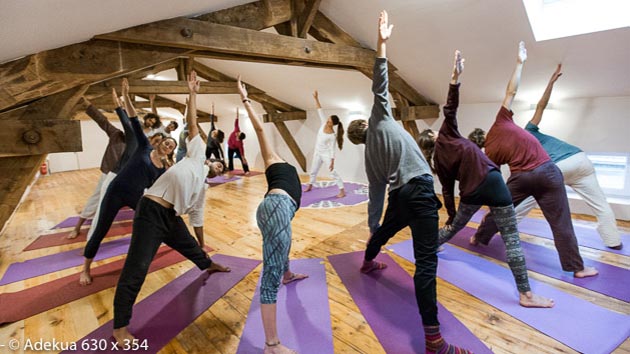 Yoga et méditation dans un château de la campagne française